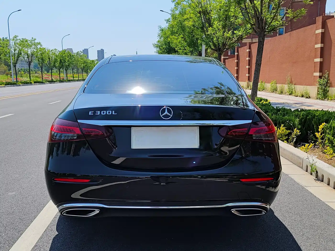 Mercedes-Benz E-Class 2023 E 300 L Fashion фото 30