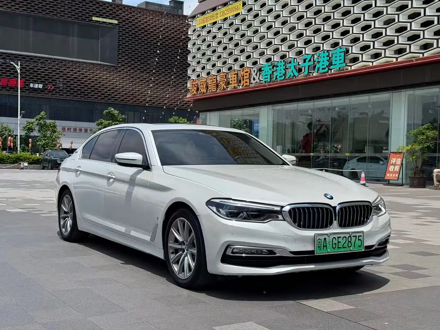 BMW 5 Series New Energy 2019 530Le Luxury Package фото 2
