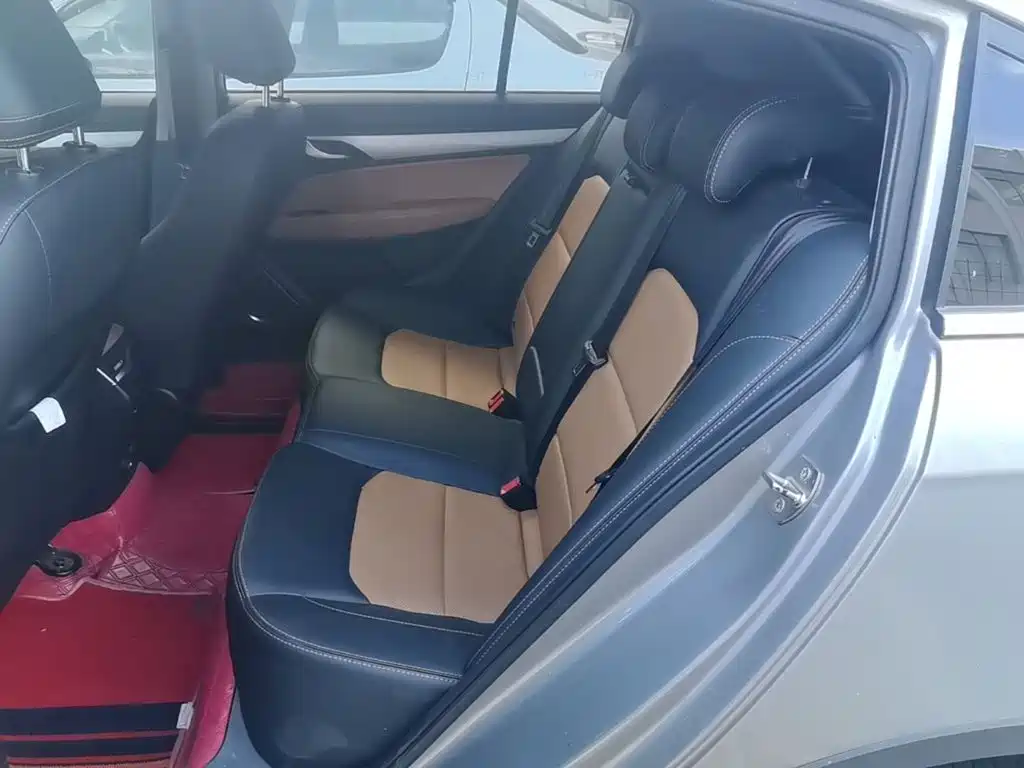 Фото 17 - Geely Vision S1