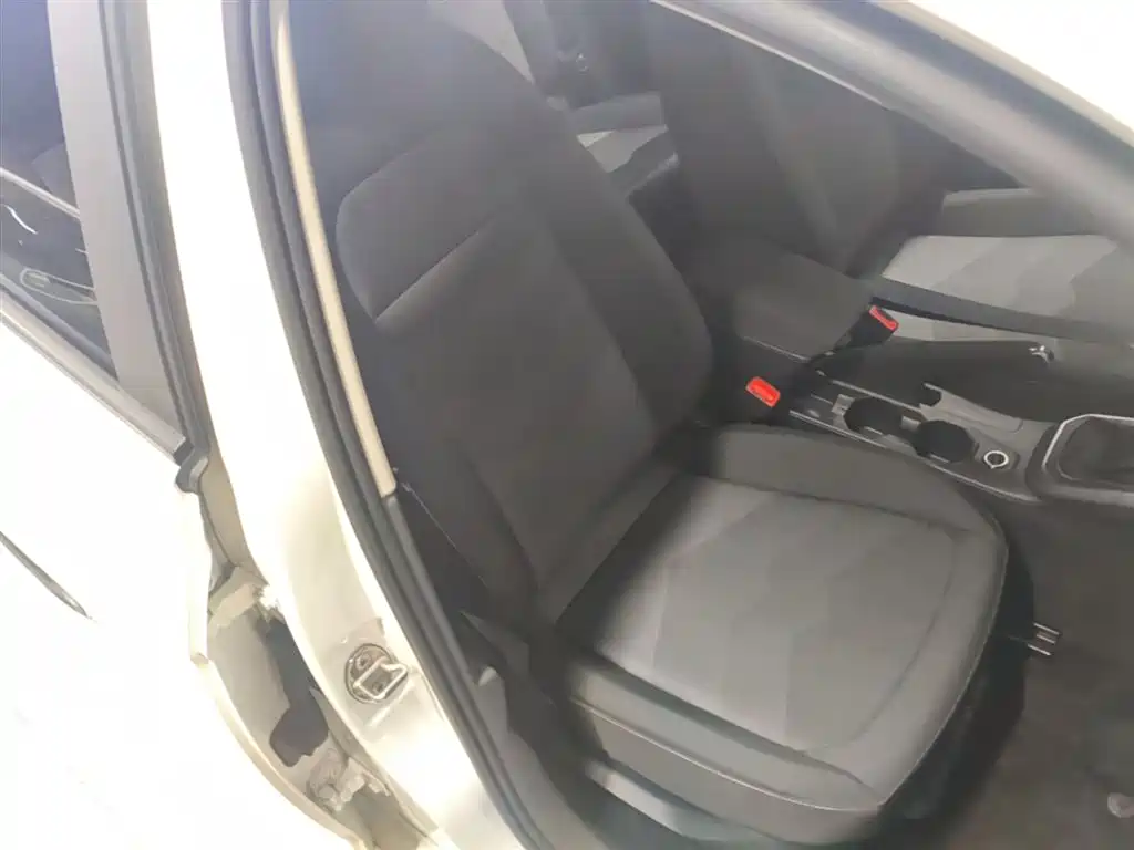 Volkswagen Polo 2019 Plus 1.5L Automatic Panorama Enjoyment Edition фото 25