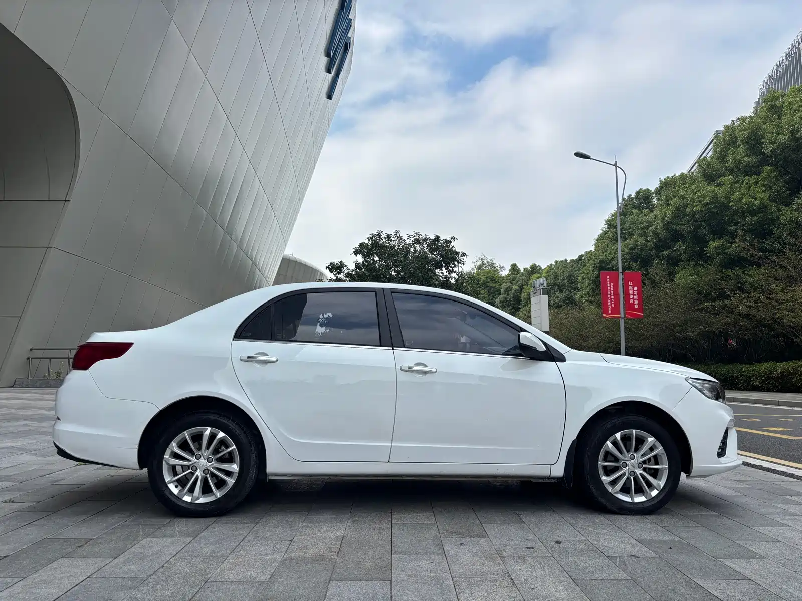 Фото 4 - Geely Vision