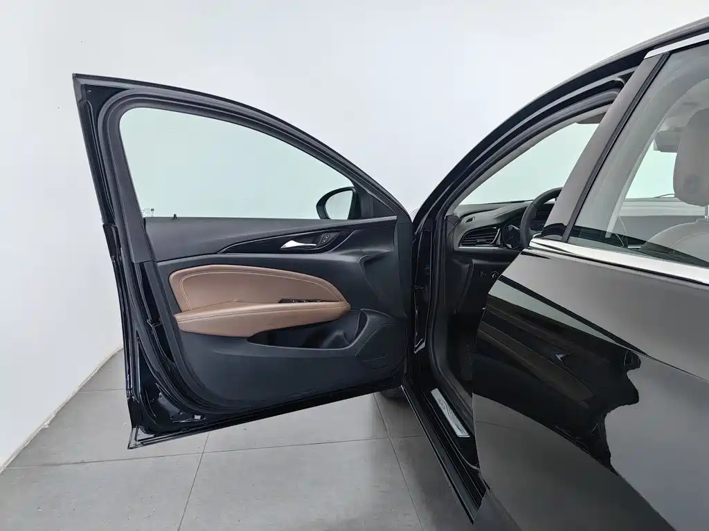 Photo 8 - Buick Regal