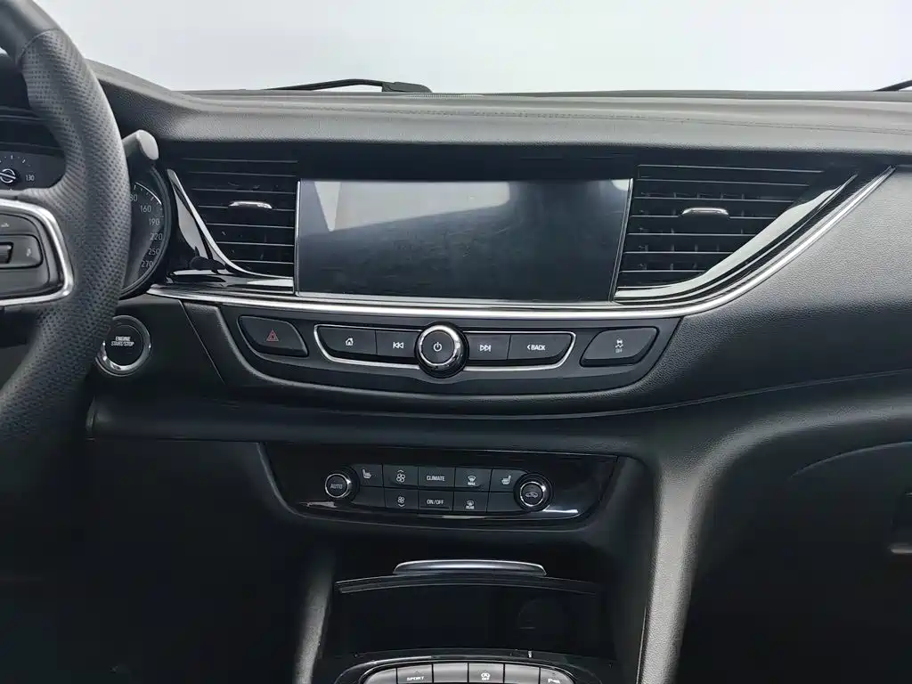 Photo 12 - Buick Regal