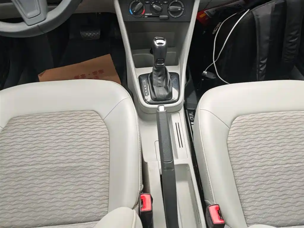 Škoda Rapid 2016 1.6L Automatic Pioneer Edition фото 14