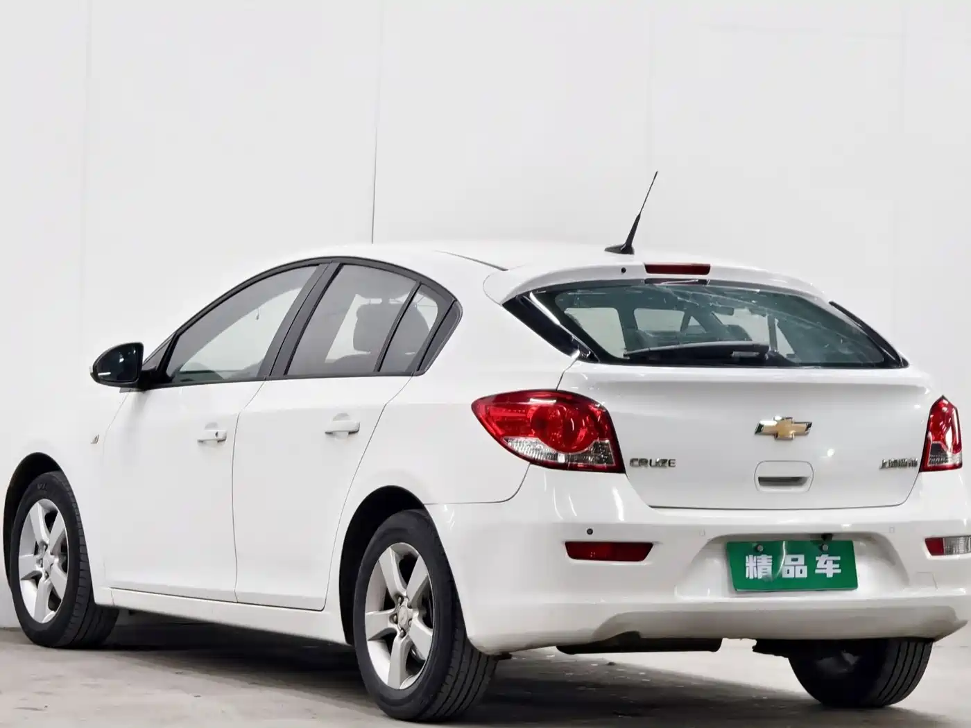 Chevrolet Cruze 2013 Hatchback 1.6L Manual Luxury фото 6