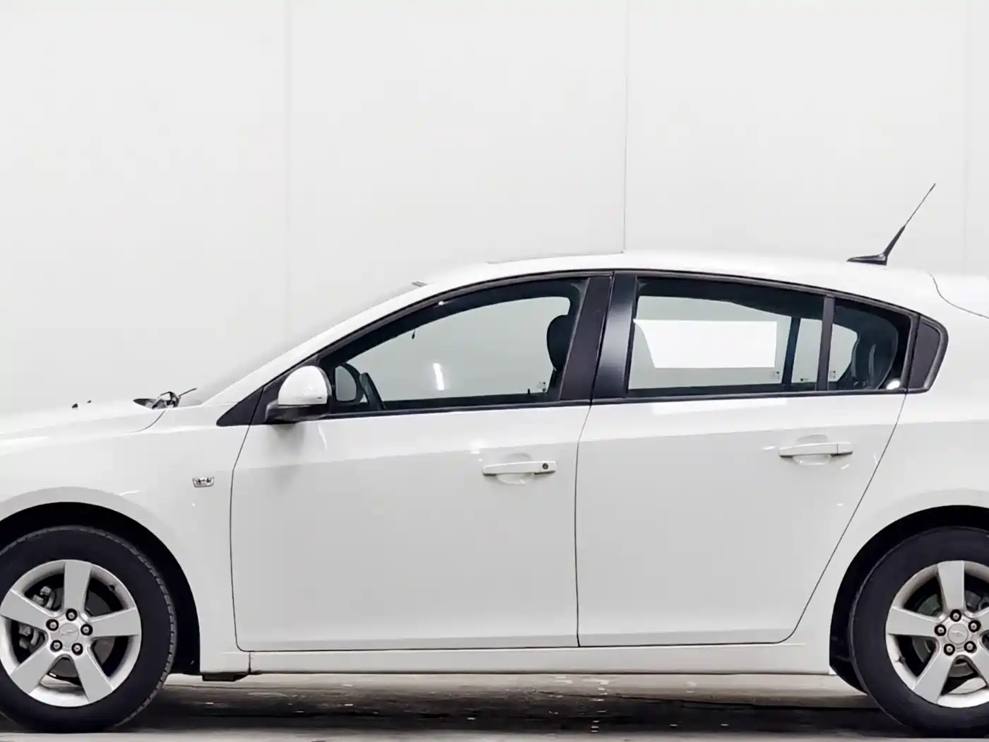 Chevrolet Cruze 2013 Hatchback 1.6L Manual Luxury фото 7