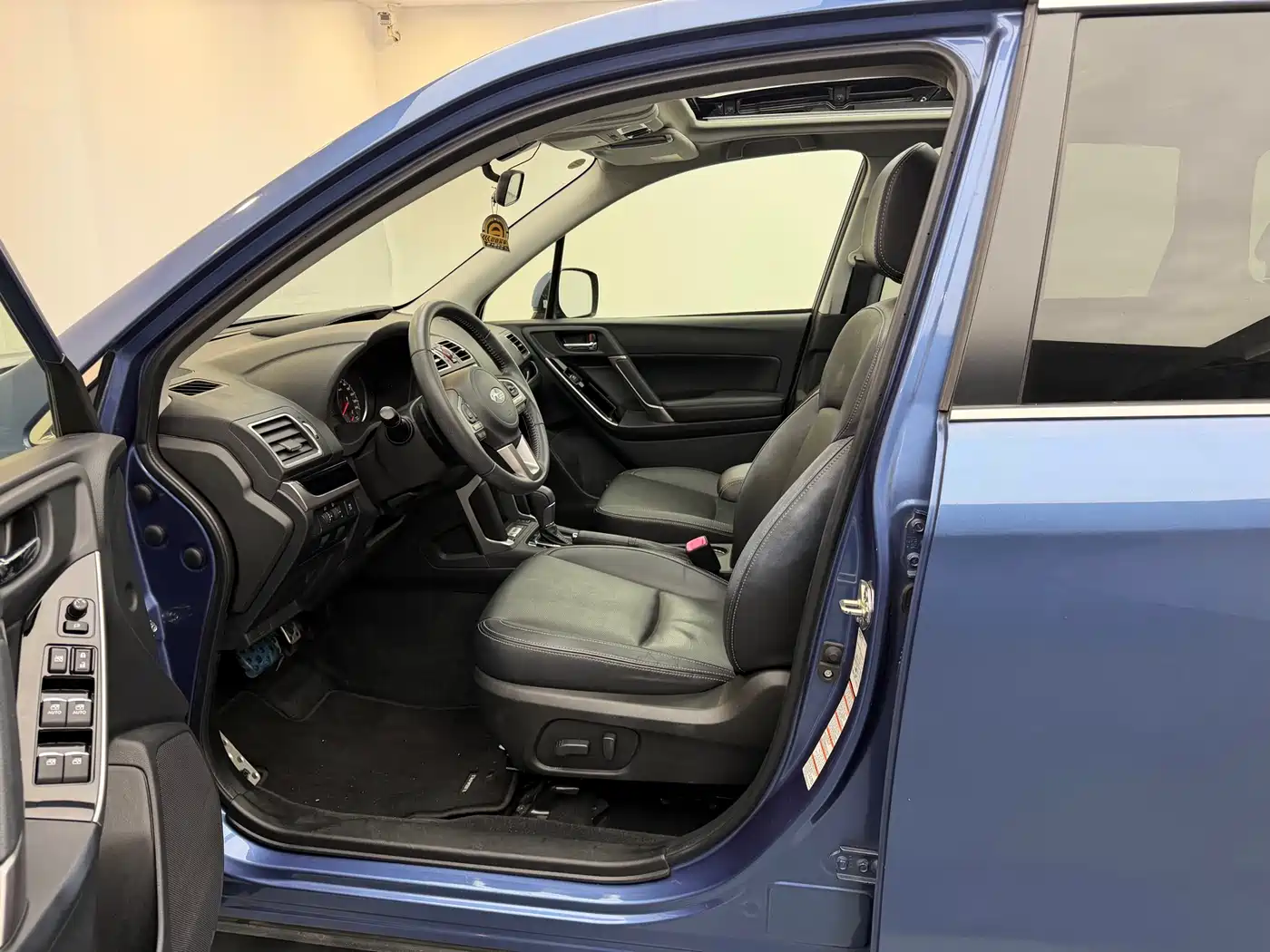 Subaru Forester 2016 2.0i Fashion Navigation Edition фото 11