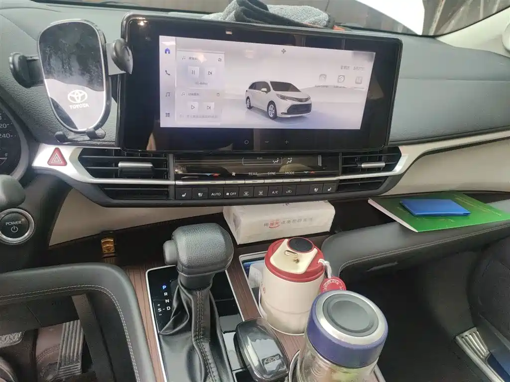 Toyota Sienna 2024 2.5L Hybrid Comfort Edition фото 6