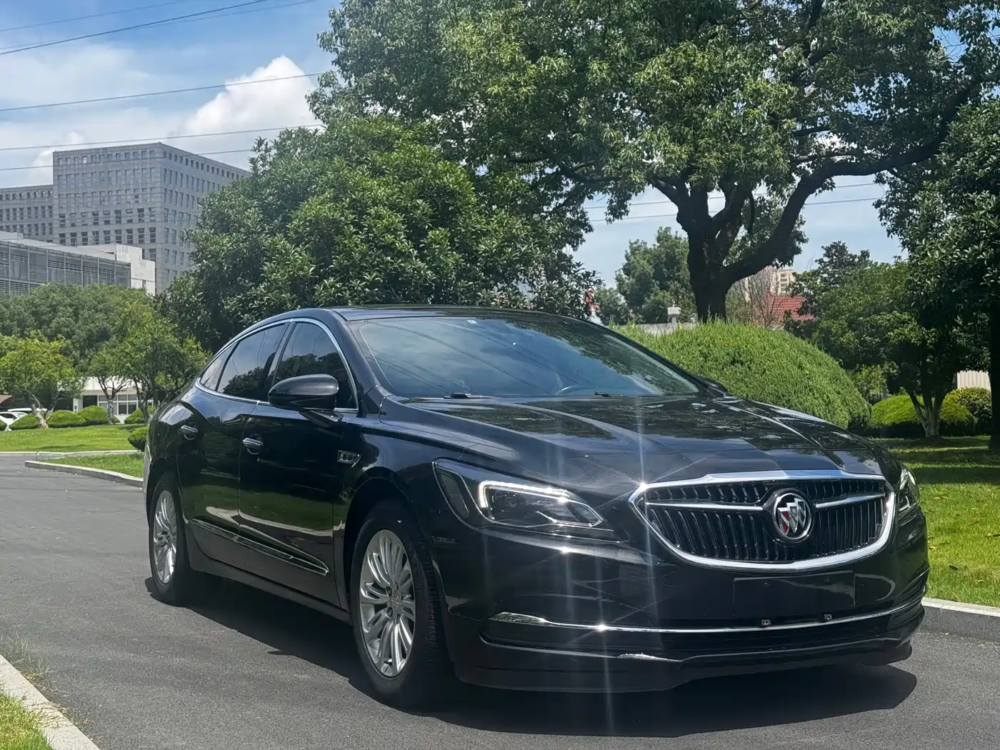 Photo 3 - Buick LaCrosse
