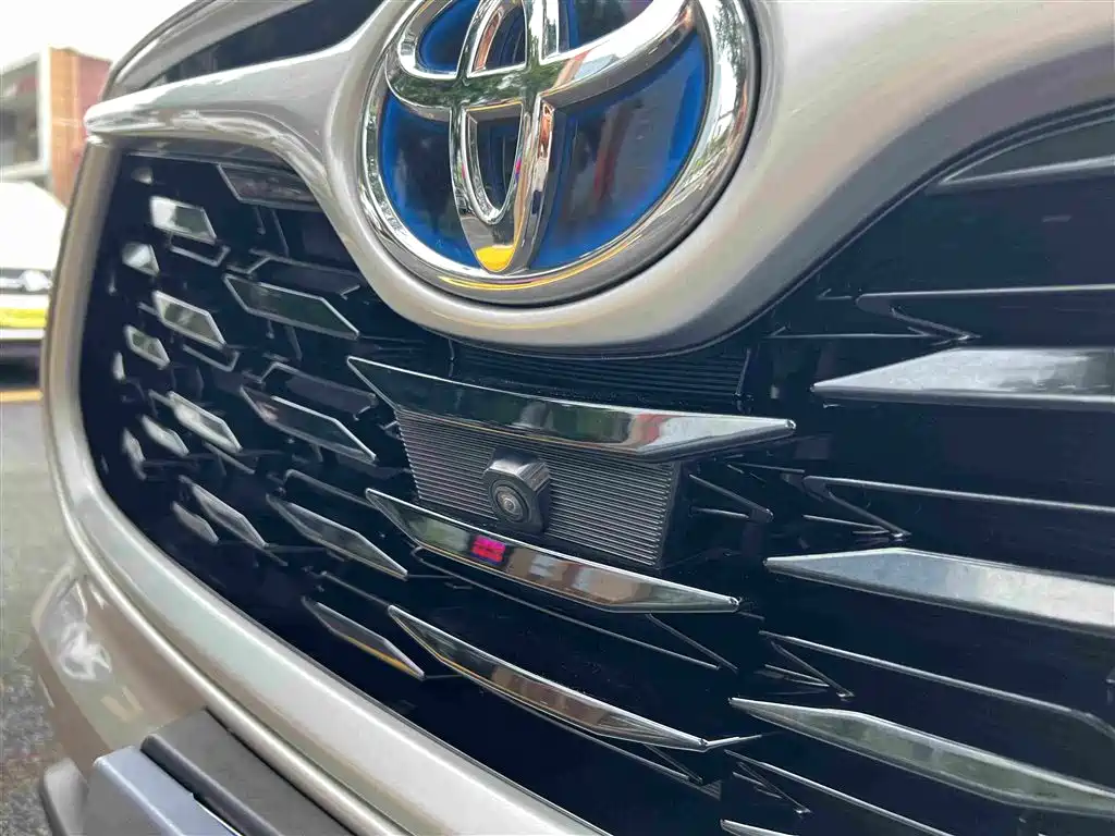 Фото 18 - Toyota Highlander