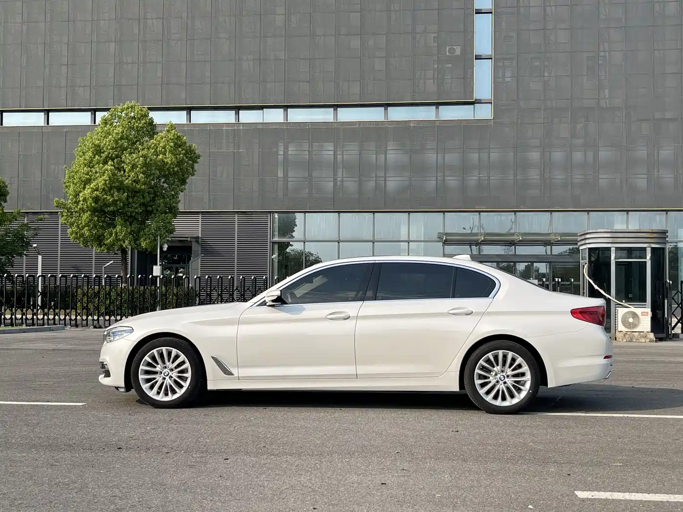 BMW 5 Series 2020 525Li Luxury Package фото 4