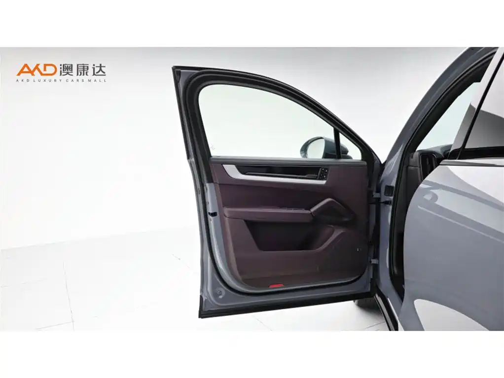 Photo 10 - Porsche Cayenne