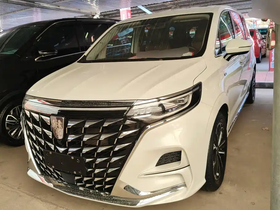Фото 1 - Roewe iMAX8