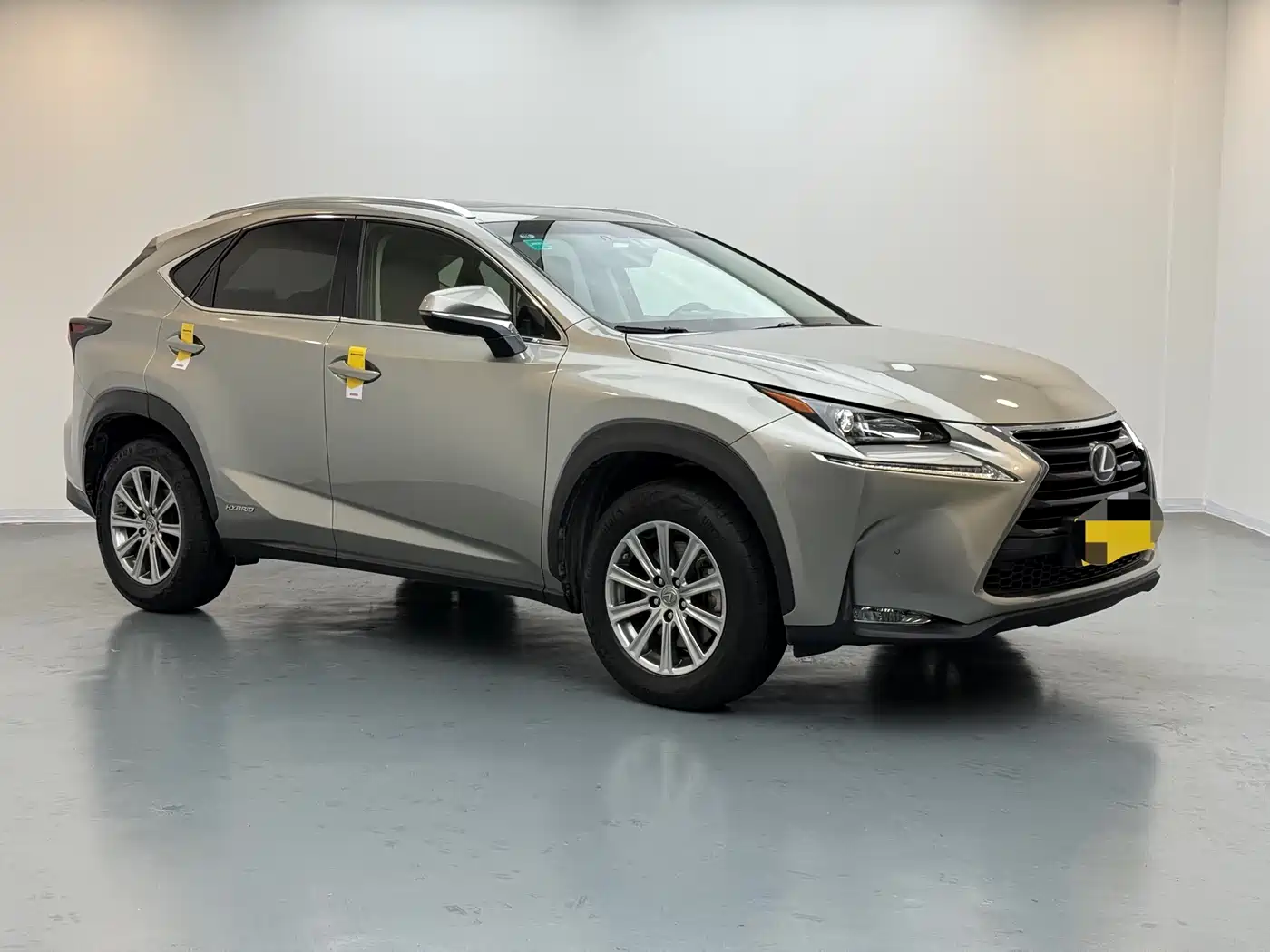 Lexus NX 2015 300h FWD Luxury фото 3