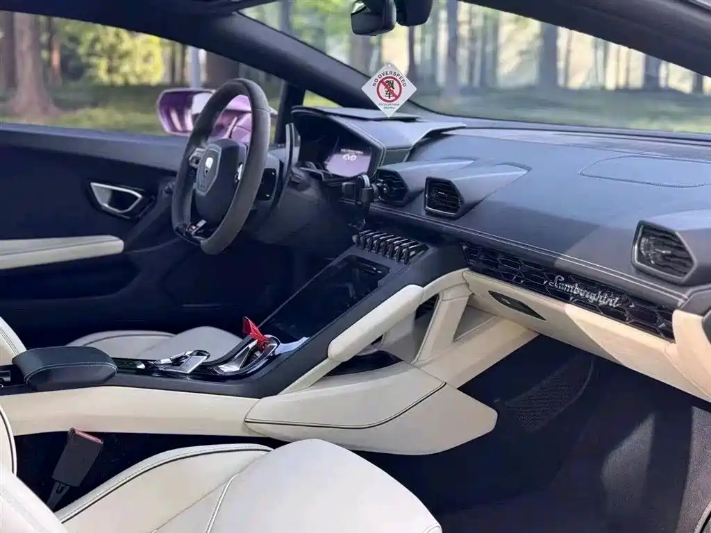 LAMBORGHINI HURACÁN