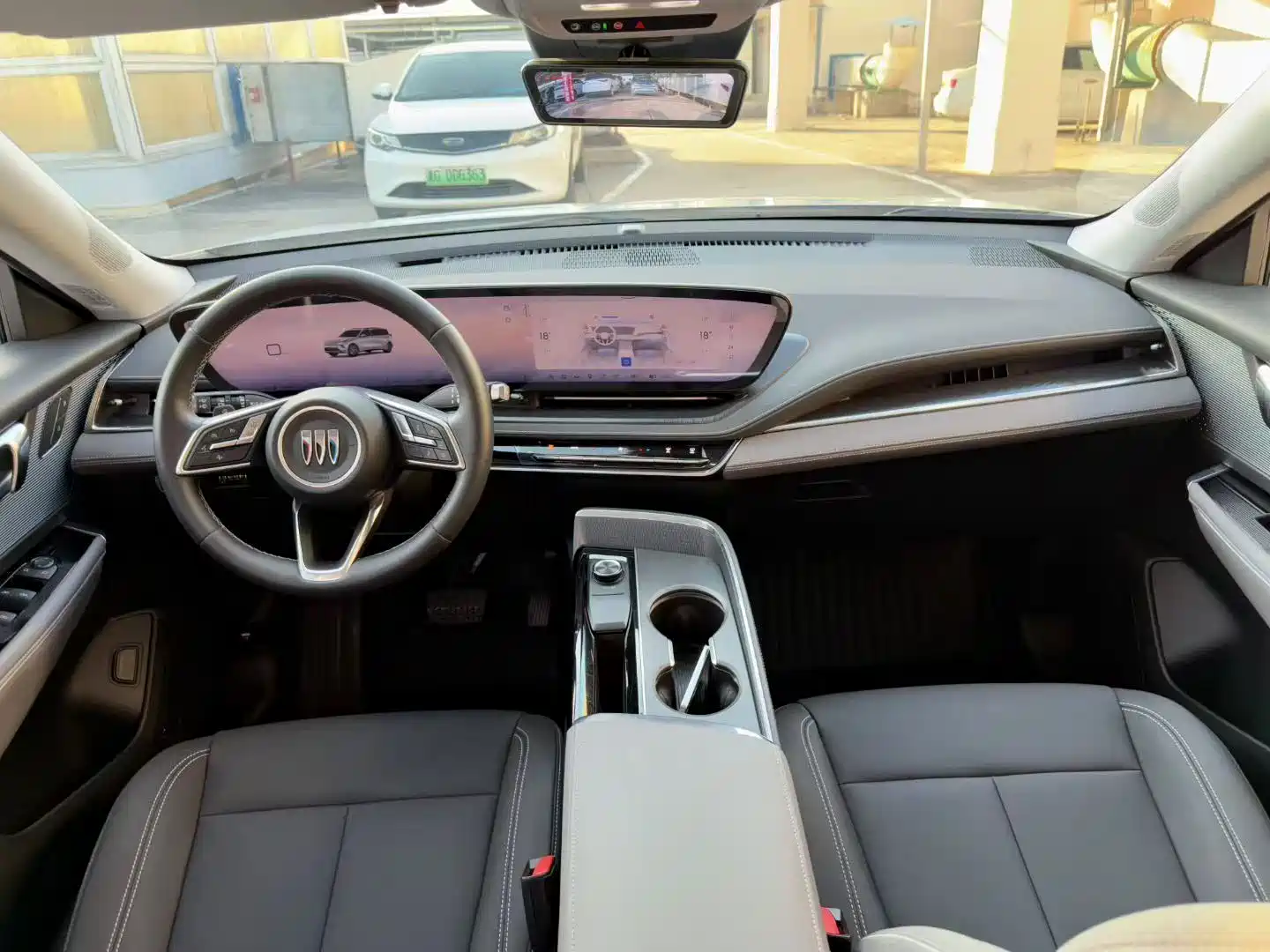 Photo 8 - Buick E5