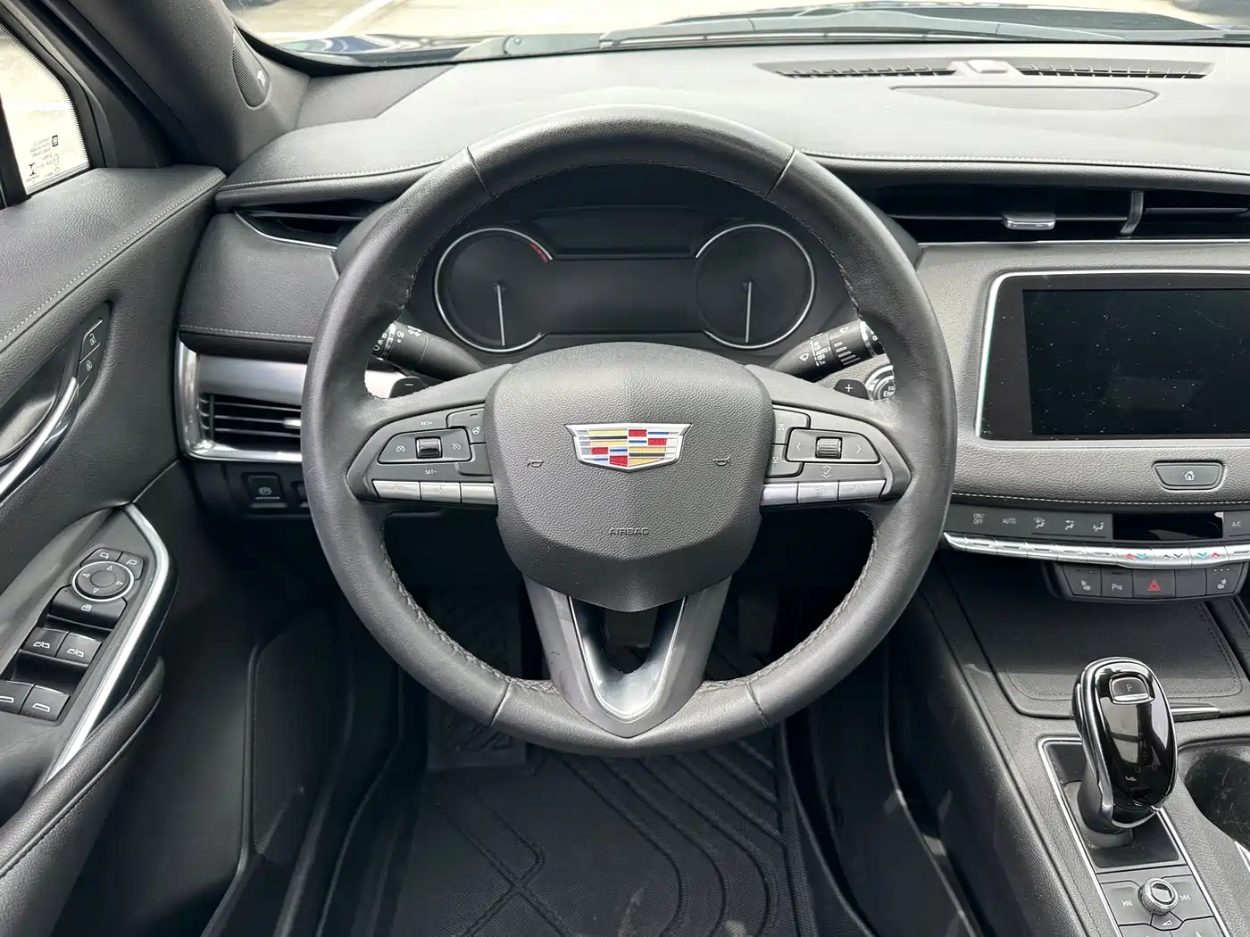 Cadillac XT4 2020 Facelift 28T 2WD Leading фото 13