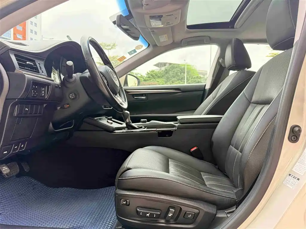 Lexus ES 2015 250 Elegance Edition фото 4