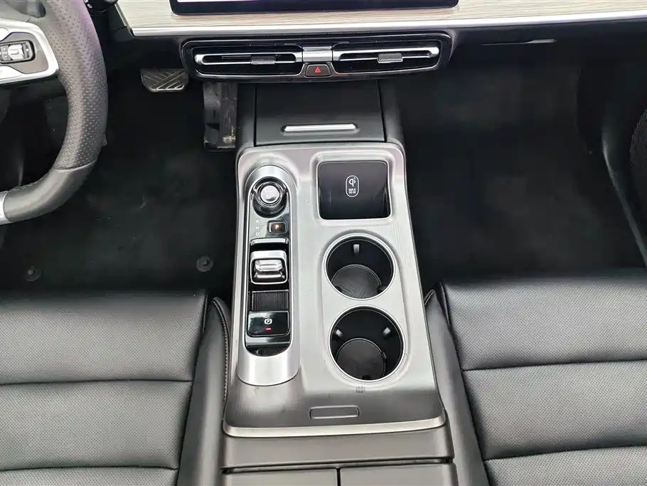 GAC Trumpchi Trumpchi E8 2025 2024 Glory Series 2.0L Glory Edition