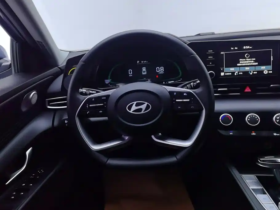 صورة 15 - Hyundai Elantra