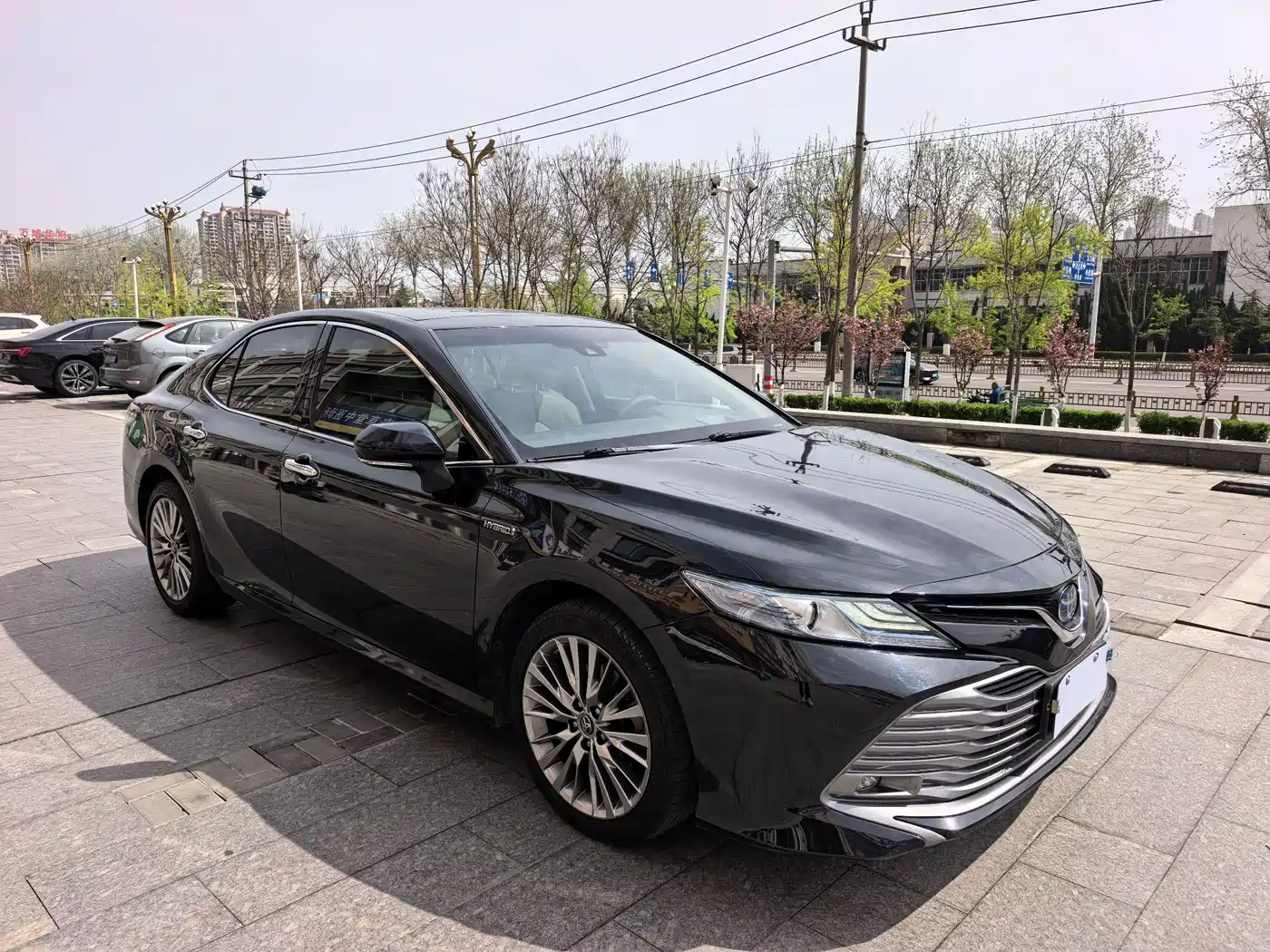 Toyota Camry 2018 Hybrid 2.5HG Luxury Edition фото 3