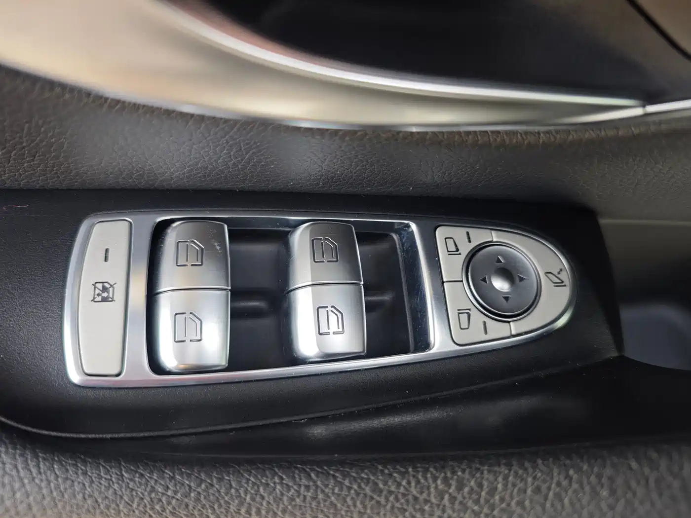 Mercedes-Benz E-Class 2016 E 200 L Sport Type фото 15