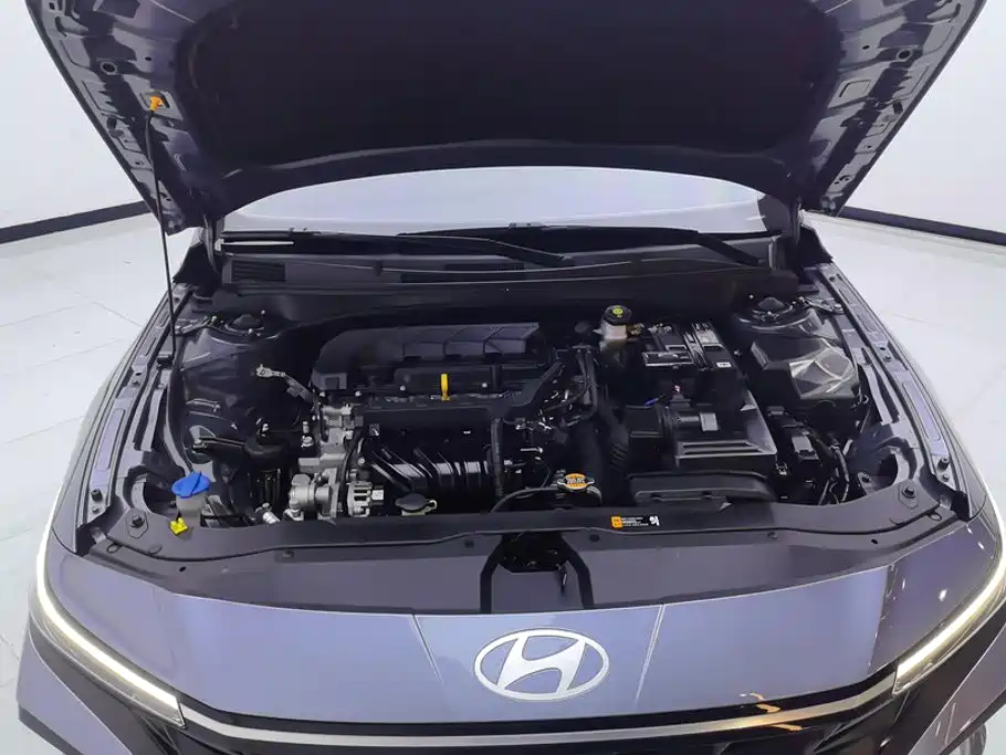 صورة 10 - Hyundai Elantra