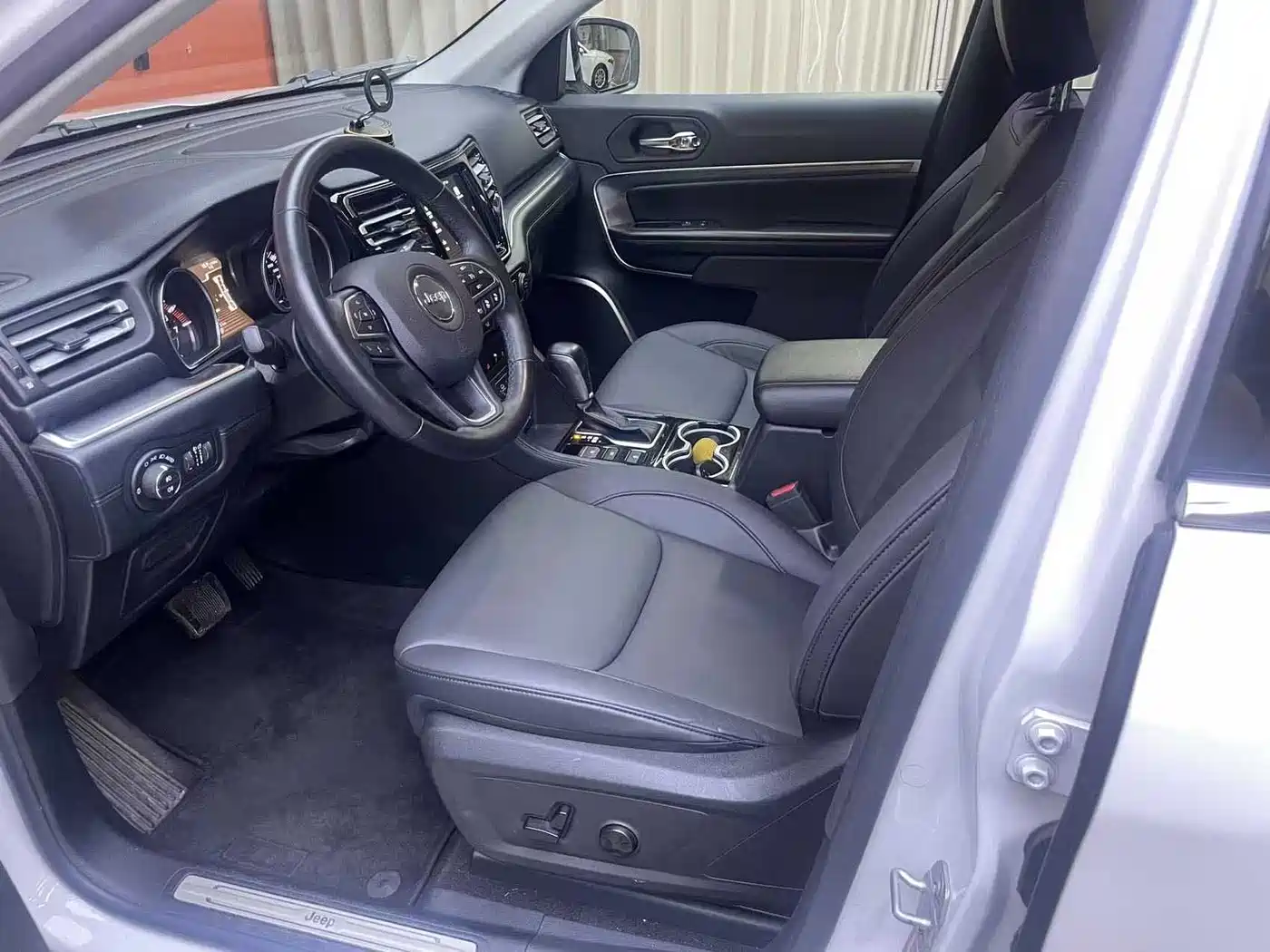 JEEP GRAND COMMANDER