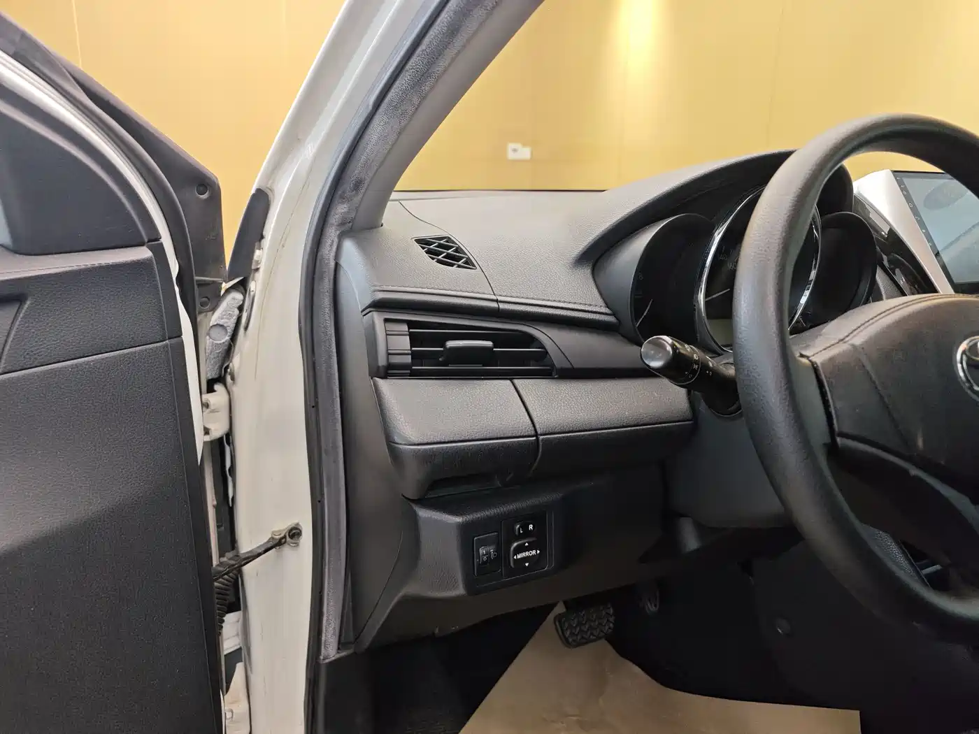 Toyota Vios 2017 1.5L CVT Pioneer фото 11