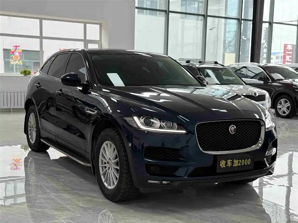 Фото 3 - Jaguar F-PACE