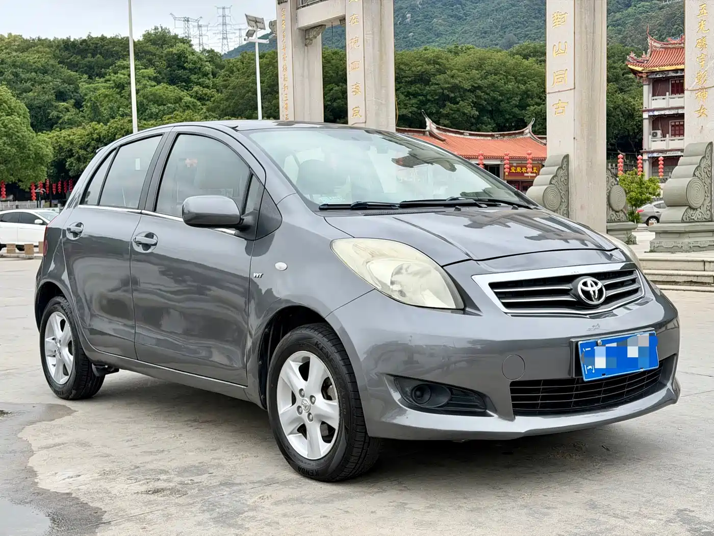 Toyota Yaris 2011 1.6E Auto Charm Edition фото 3