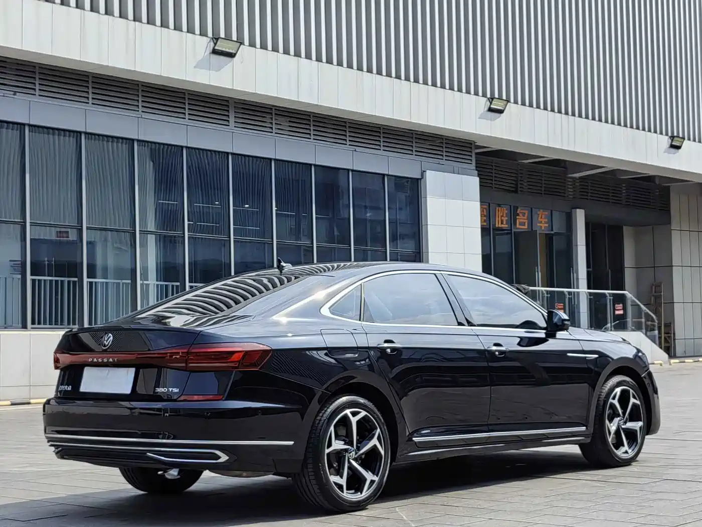 Фото 15 - Volkswagen Passat