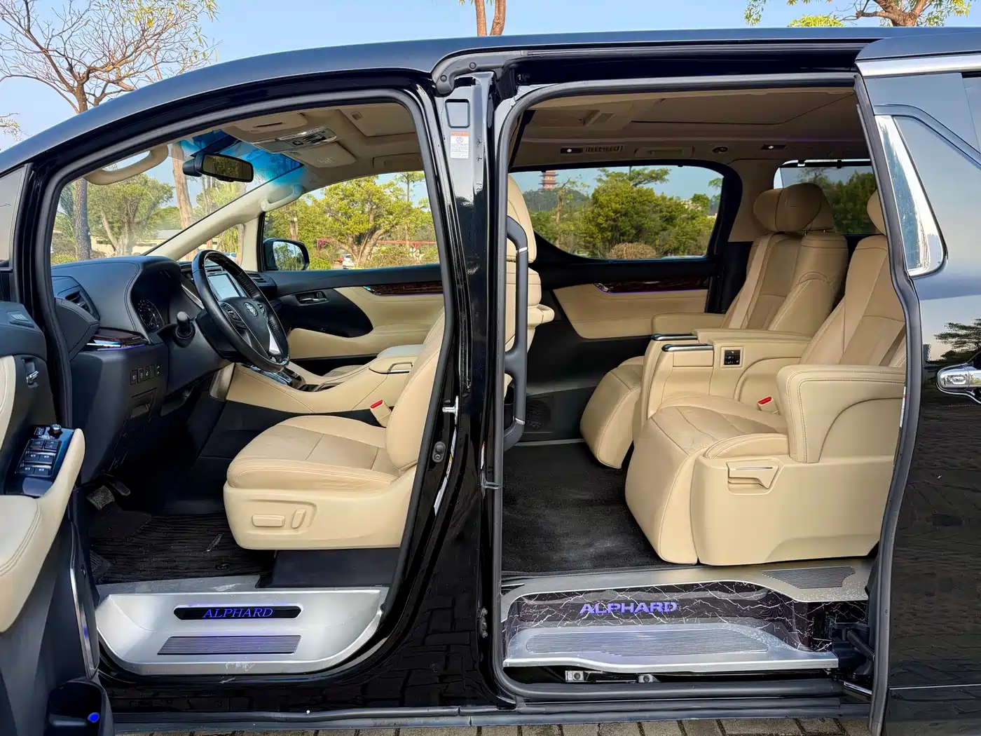Toyota Alphard 2018 Facelift 3.5L Luxury Edition фото 7