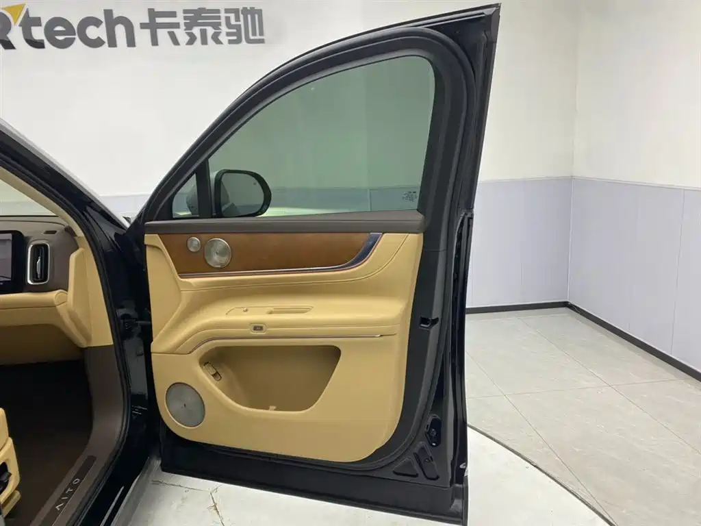 AITO Wenjie AITO M9 2025 Extended Range Ultra 52kWh 6-Seater фото 25