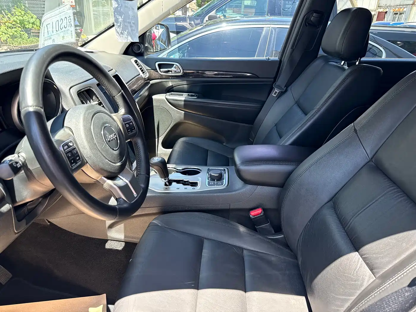 Jeep Grand Cherokee (Import) 2012 2012 3.6L Comfort Navigation Edition
