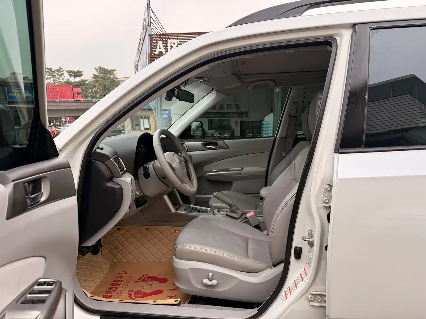 Subaru Forester 2010 2.5XS Luxury Navigation Edition фото 4