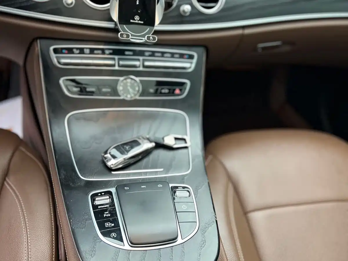 Mercedes-Benz E-Class 2019 E 300 L Sport Fashion фото 14