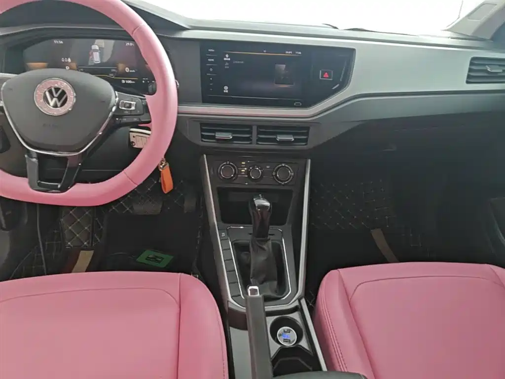 VOLKSWAGEN POLO