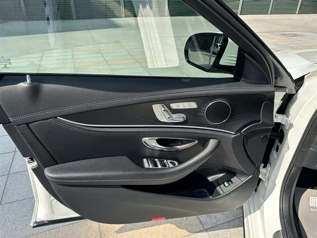 Mercedes-Benz E-Class 2019 E 300 L Sport Fashion фото 22