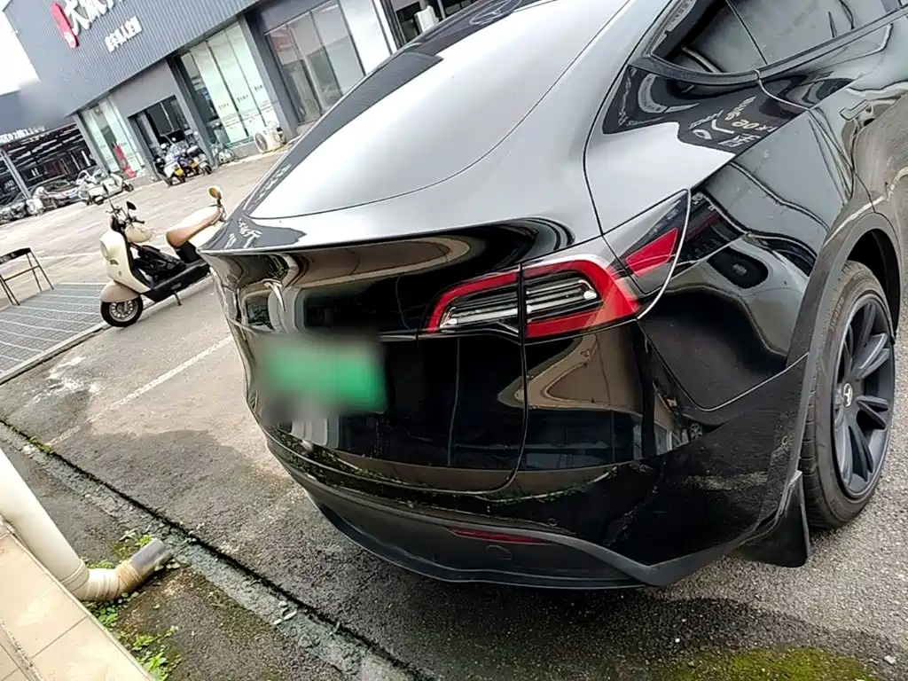 Фото 6 - Tesla Model Y