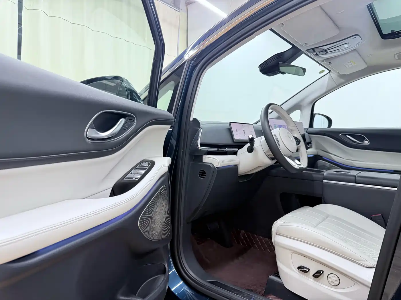 Voyah Auto Voyah Dreamer 2025 PHEV AWD Flagship Kunpeng Edition фото 21