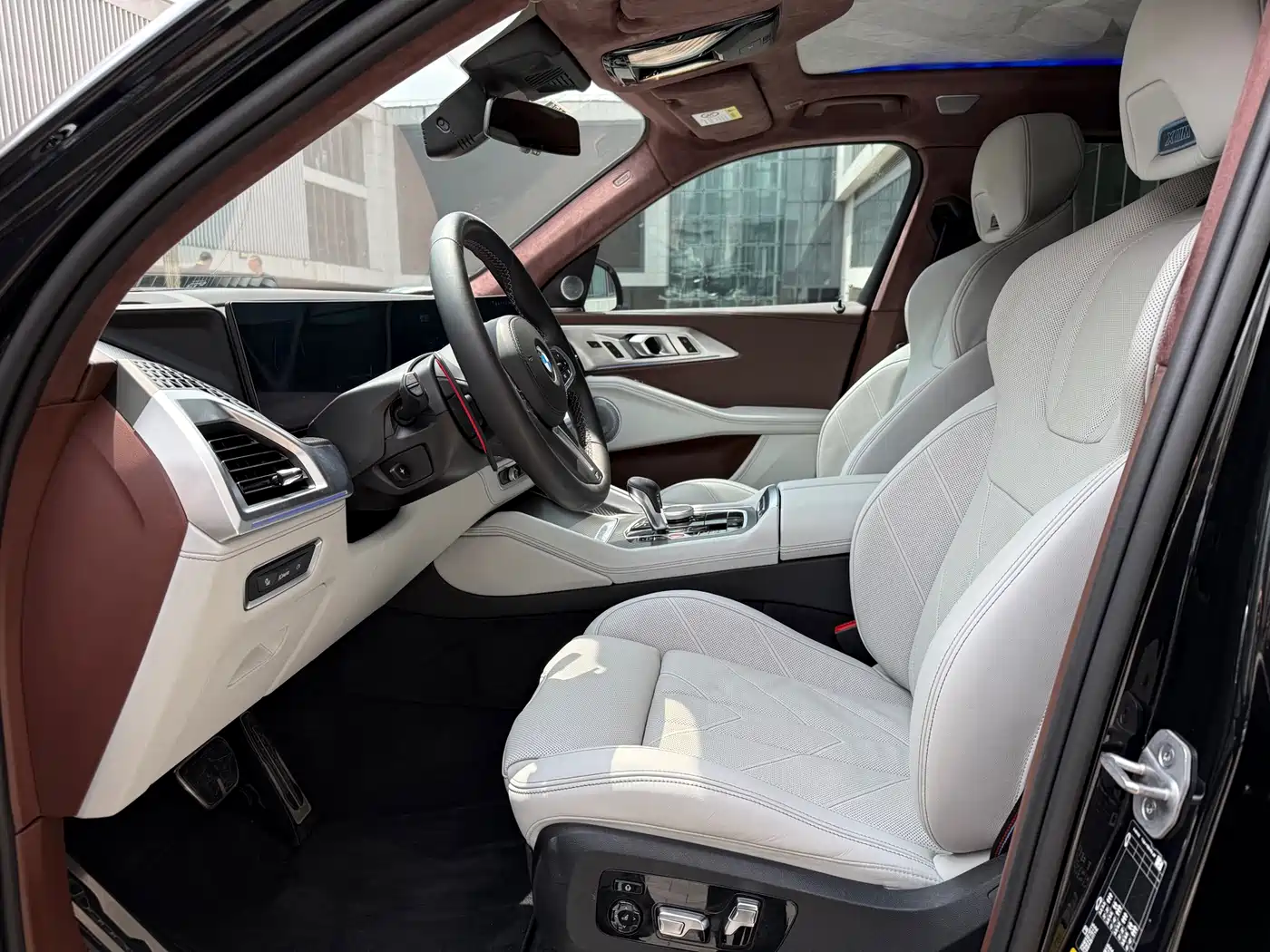 BMW XM 2023 50e фото 12