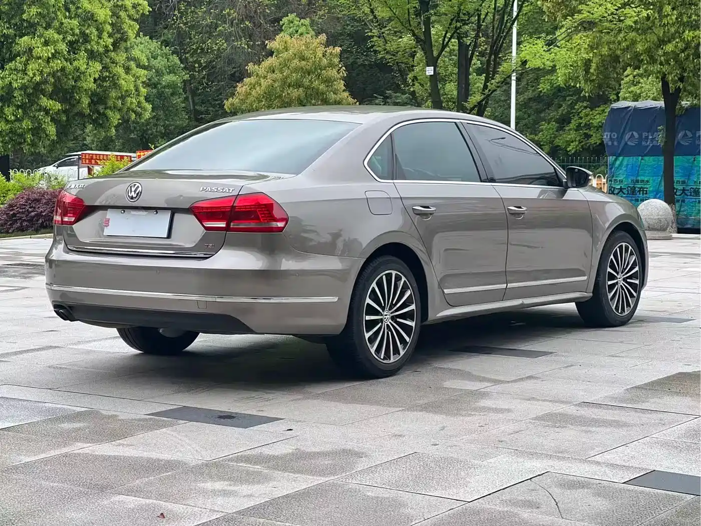Volkswagen Passat 2013 2.0TSI DSG Zhizun фото 4