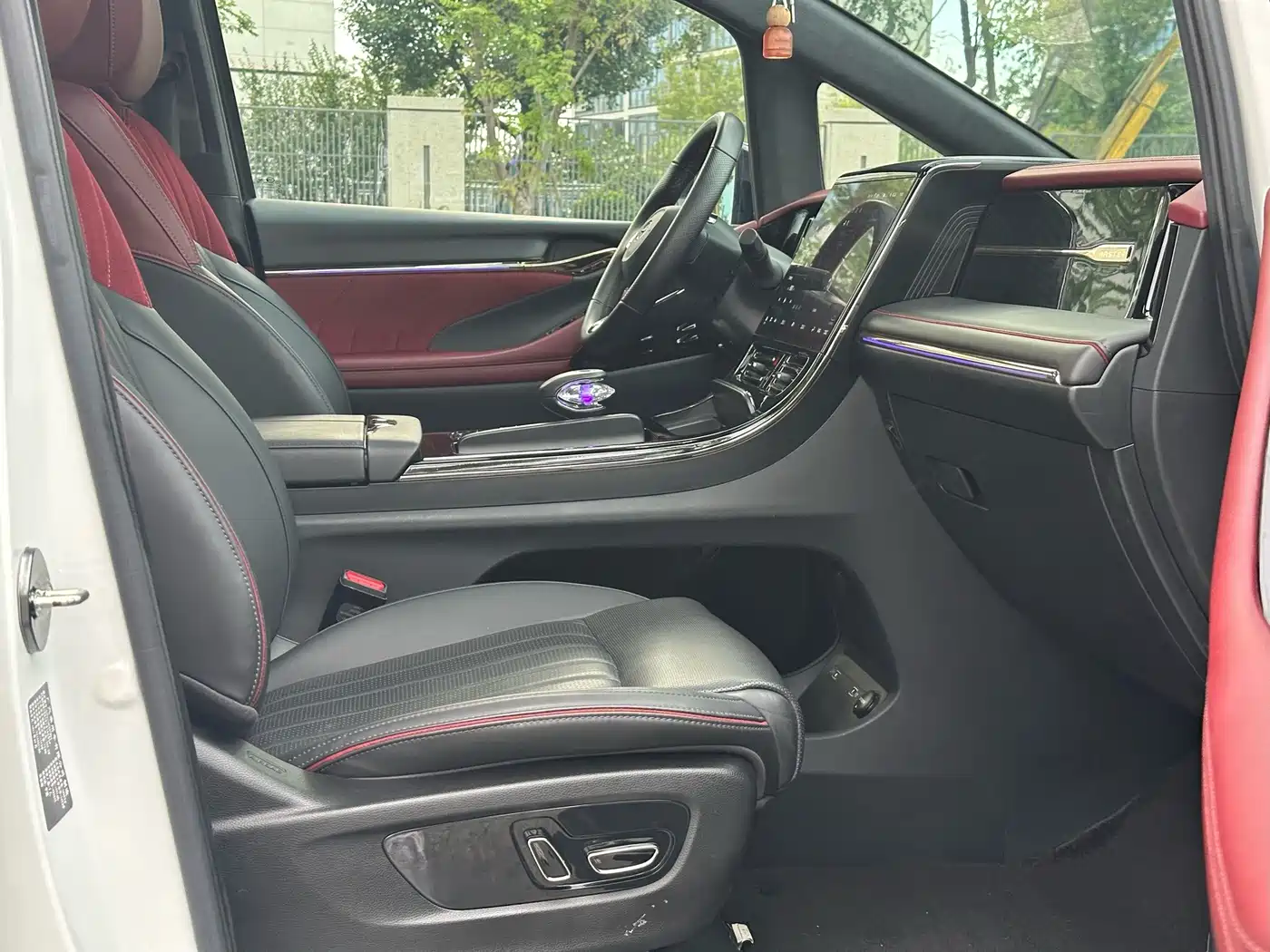 صورة 9 - GAC Trumpchi Trumpchi E9