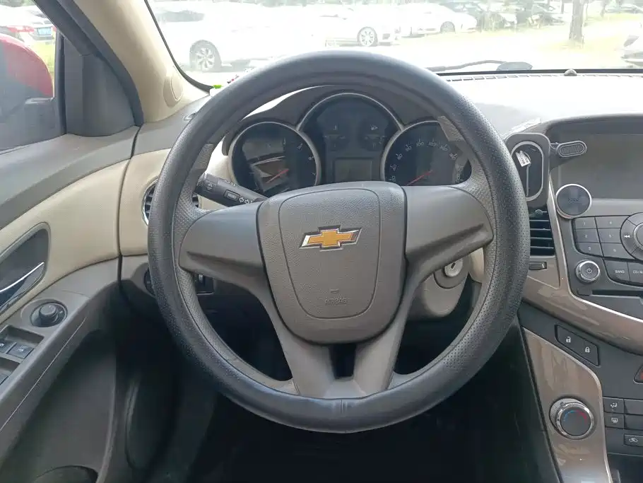 Фото 15 - Chevrolet Cruze
