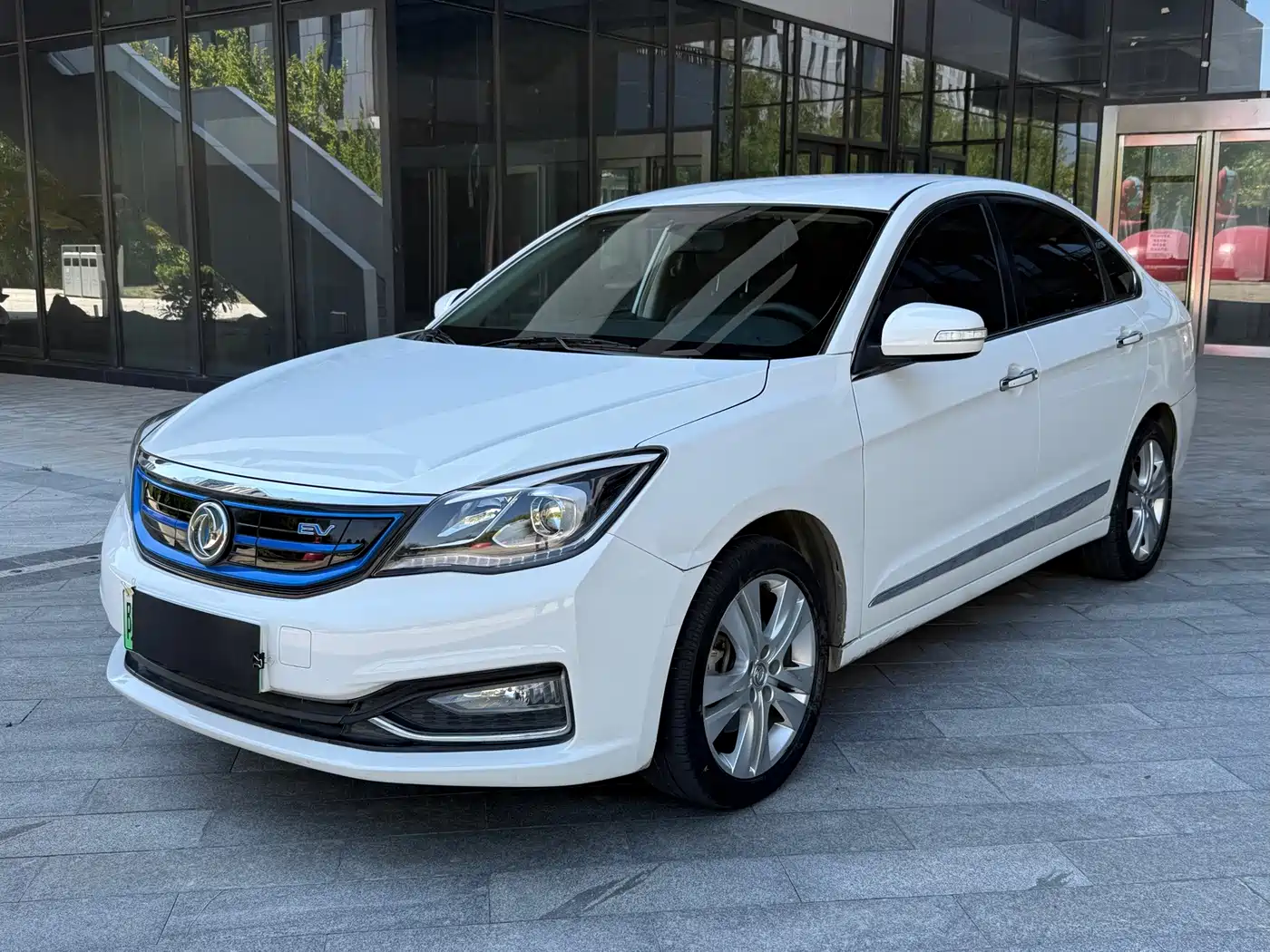 Dongfeng Aeolus Dongfeng Fengshen E70 2018 — пригон из Китая