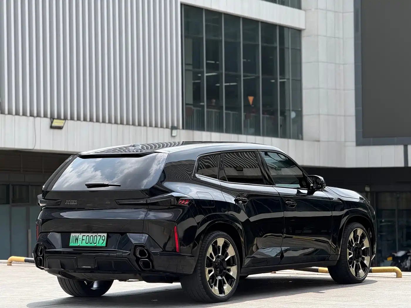 BMW XM 2023 50e фото 5