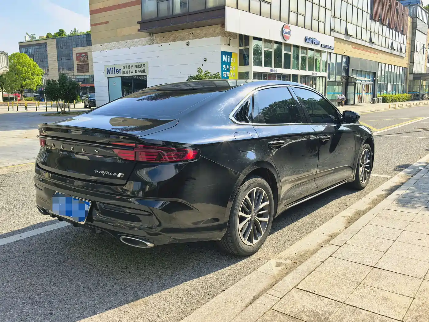 Фото 4 - Geely Preface