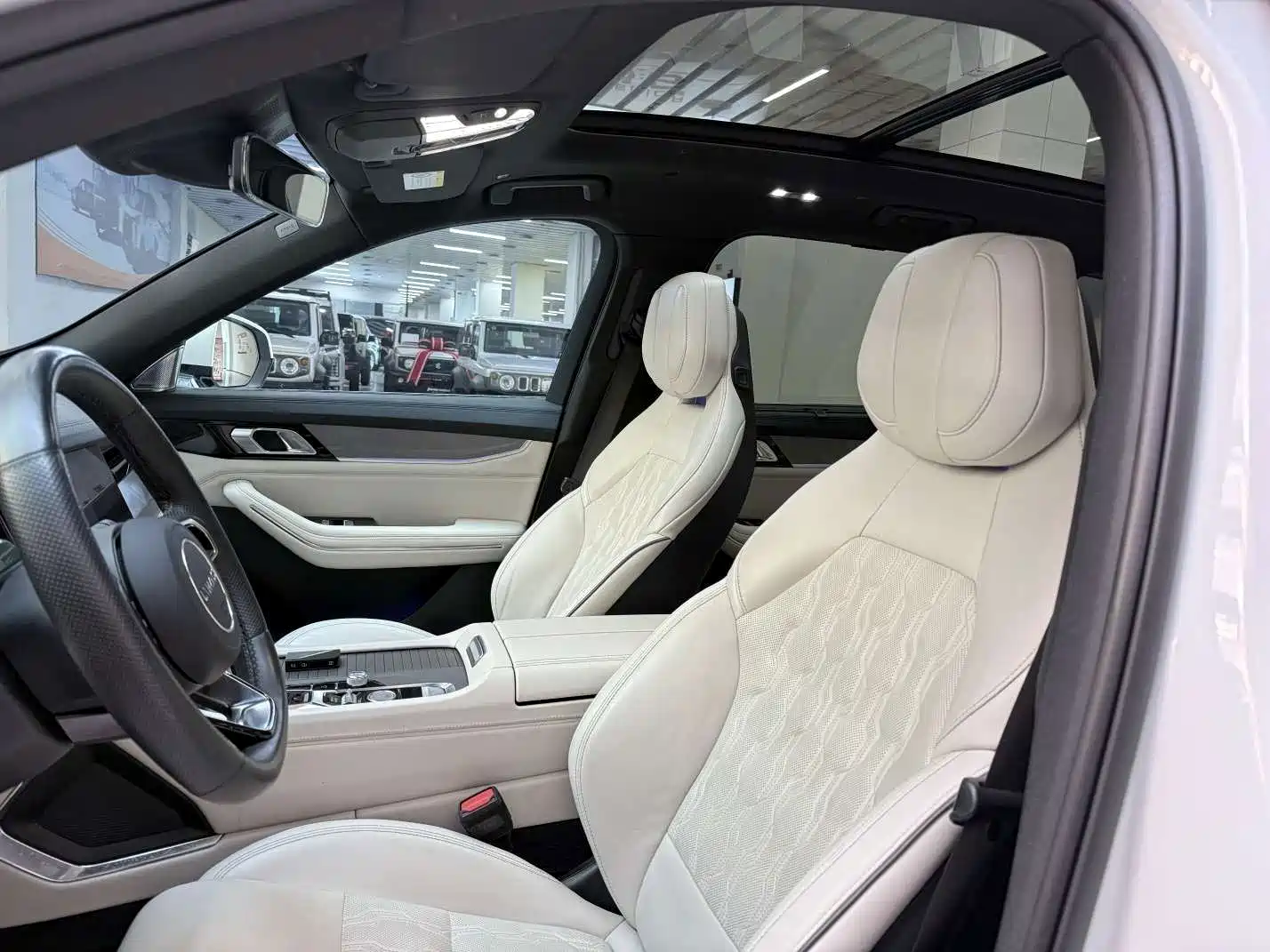 صورة 7 - Lynk & Co 09