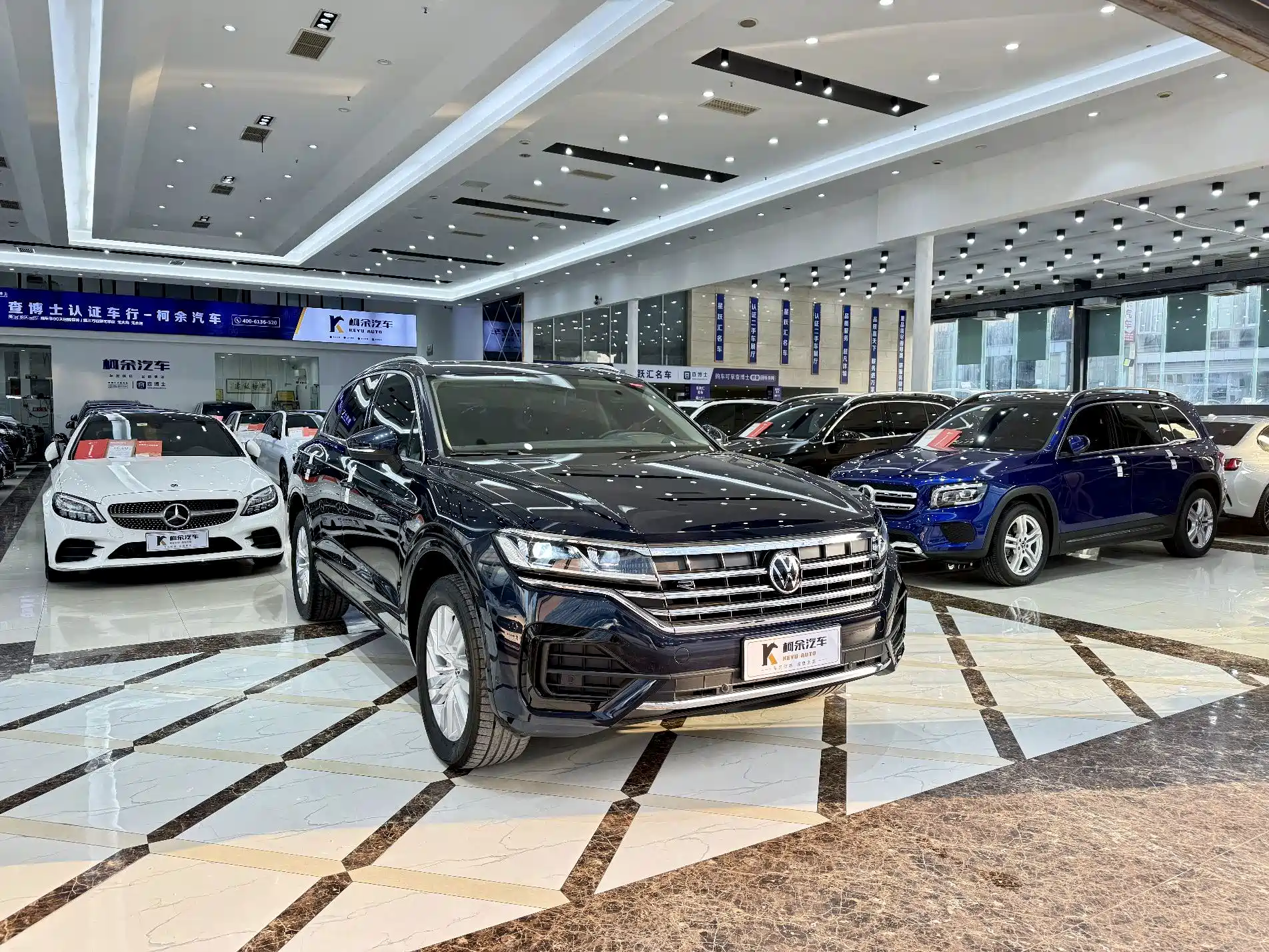 Фото 4 - Volkswagen Touareg